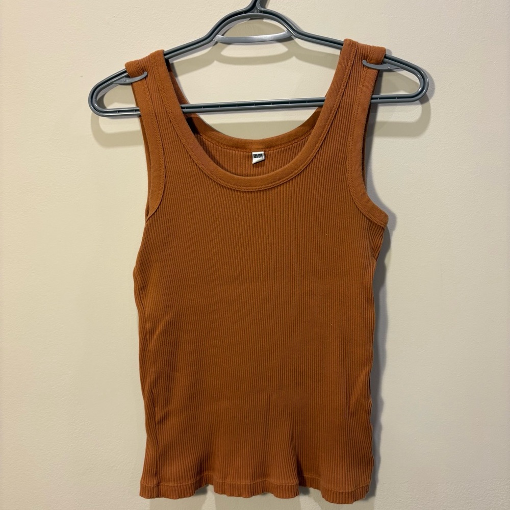 Uniqlo Ribbed Tank Top
